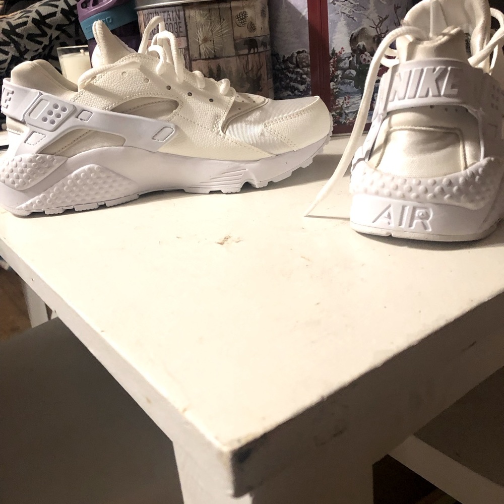 NIKE AIR SHOES